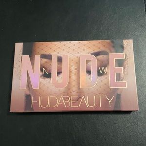 Huda Beauty New Nudes Eyeshadow Palette